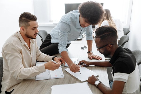 Atteindre l'Excellence par la Certification : Un Enjeu Stratégique Clé pour les Entreprises